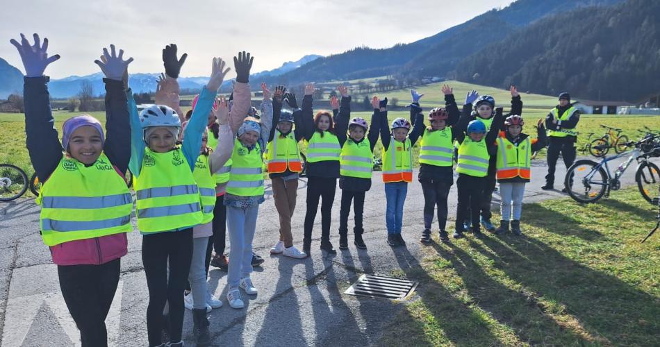 4 Klasse bei der Radfahrübung