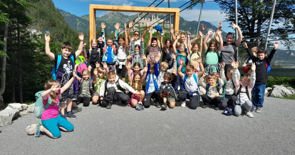 Gruppenfoto 2. und 4. Klasse