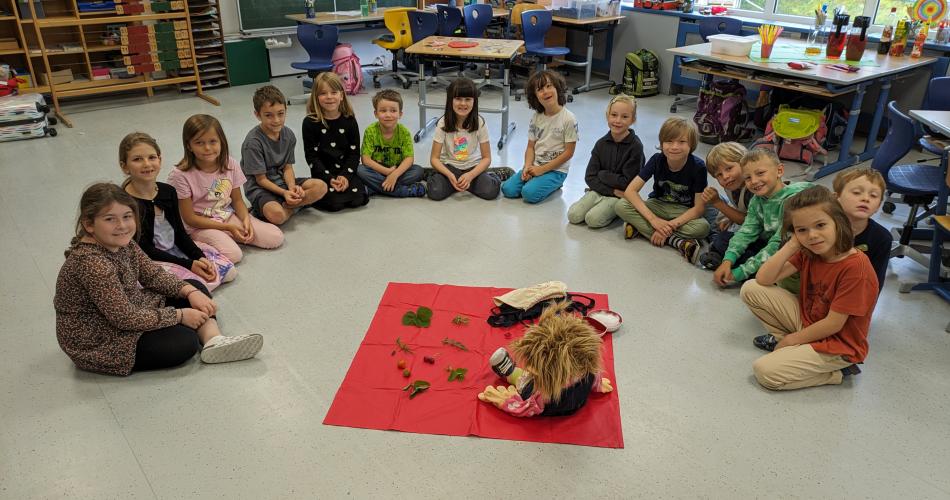 Kinder 1b Sitzkreis