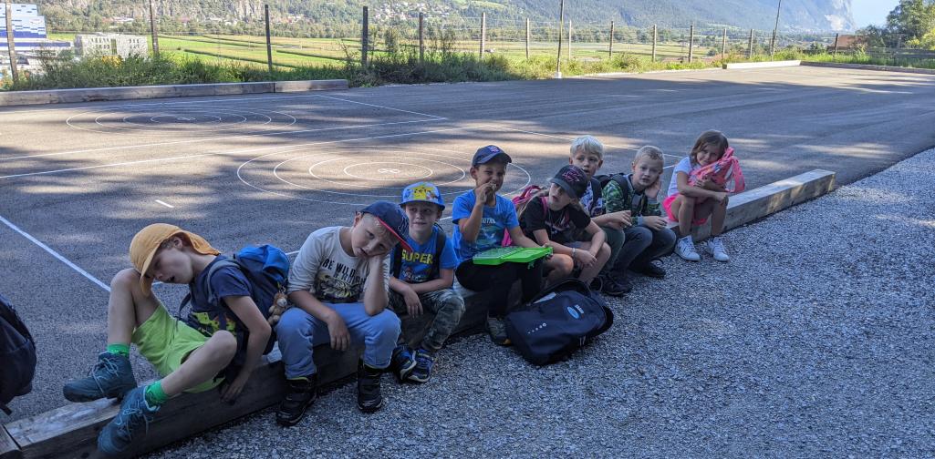 Kinder der 1a und 1b beim Wandertag