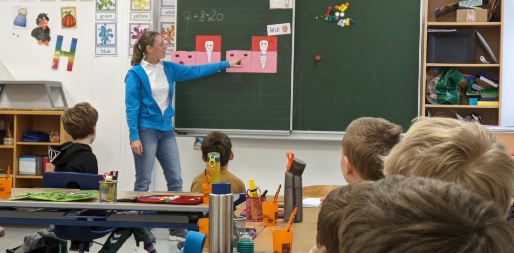 Brigitte Höllwarth in der 1a. Klasse