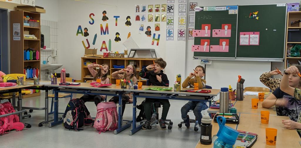 Kinder der 1a Klasse