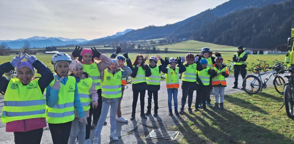 4 Klasse bei der Radfahrübung