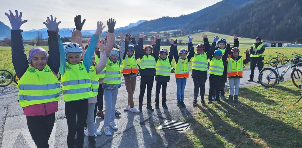 4 Klasse bei der Radfahrübung