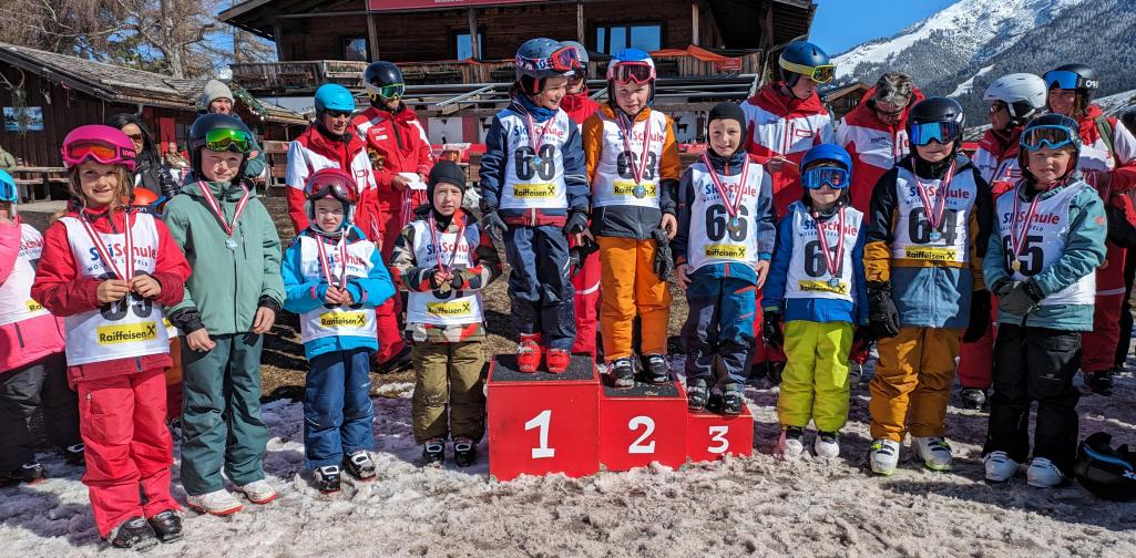 Kinder der VS Polling beim Skirennen