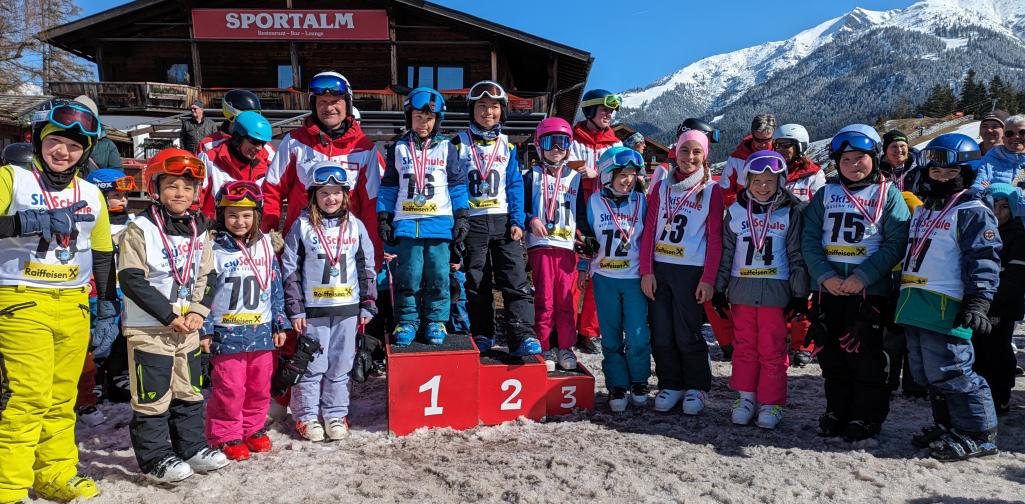 Kinder der VS Polling beim Skirennen