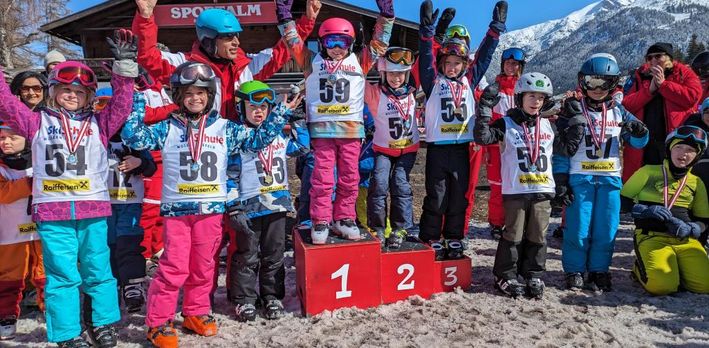 Kinder der VS Polling beim Skirennen
