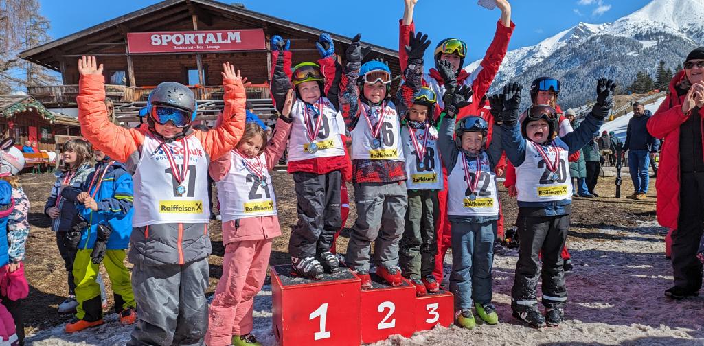 Kinder der VS Polling beim Skirennen