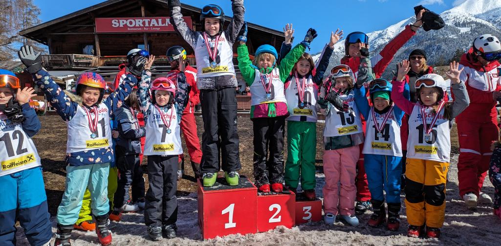 Kinder der VS Polling beim Skirennen
