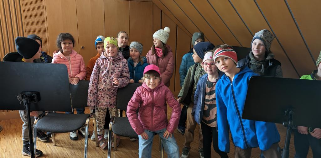 Kinder im Probelokal der MK Polling