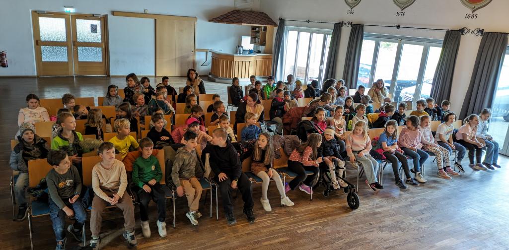 Kinder der VS Polling im Vereinshaus