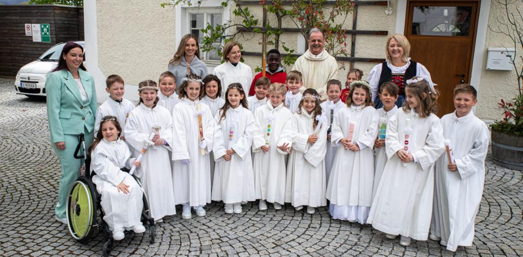 2. Klasse bei der Erstkommunion