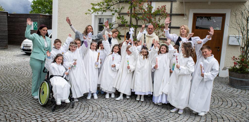 2. Klasse bei der Erstkommunion