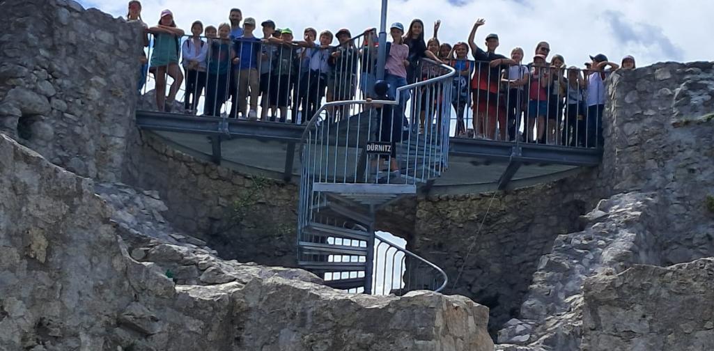 Gruppenfoto 2. und 4. Klasse