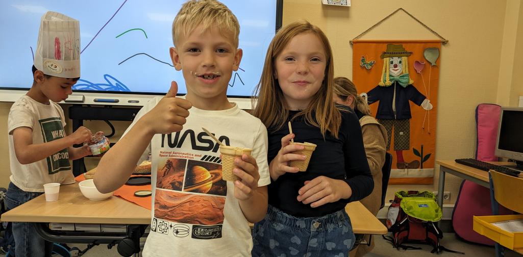 Kinder 1a Erdbeerverkostung