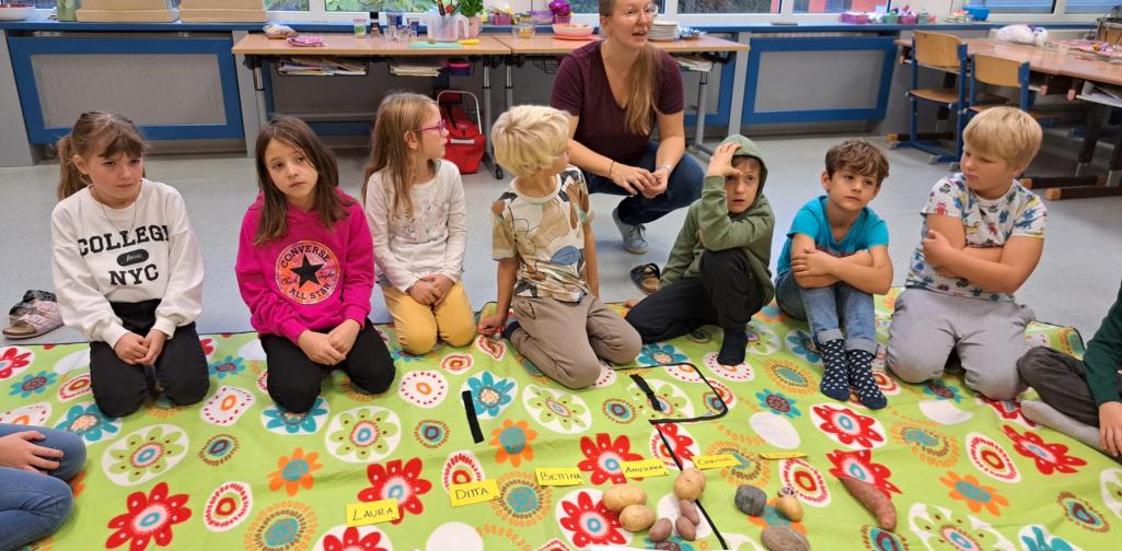 2a Klasse im Sitzkreis