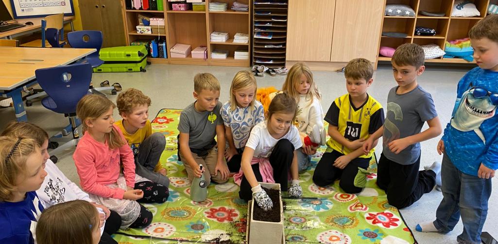 2b Klasse im Sitzkreis