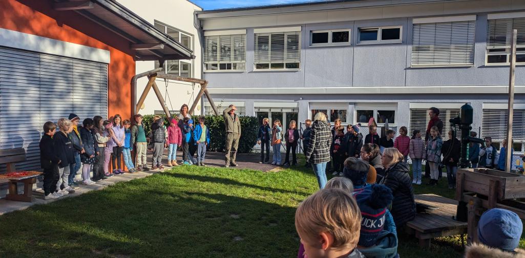 Kinder am Spielplatz