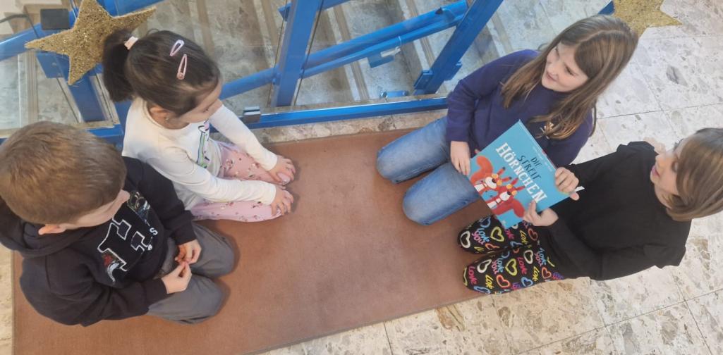 2. Klasse und Kindergartenkinder