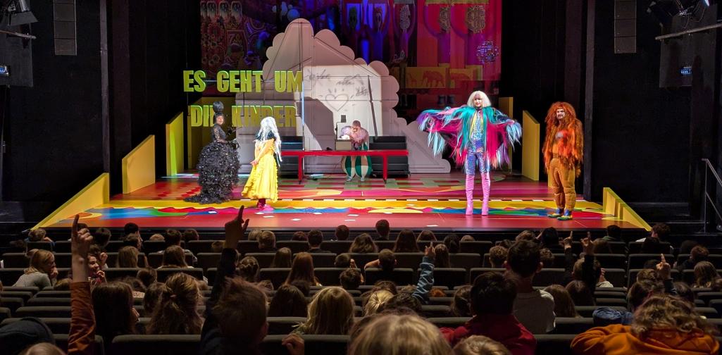 Bühne Konferenz der Tiere