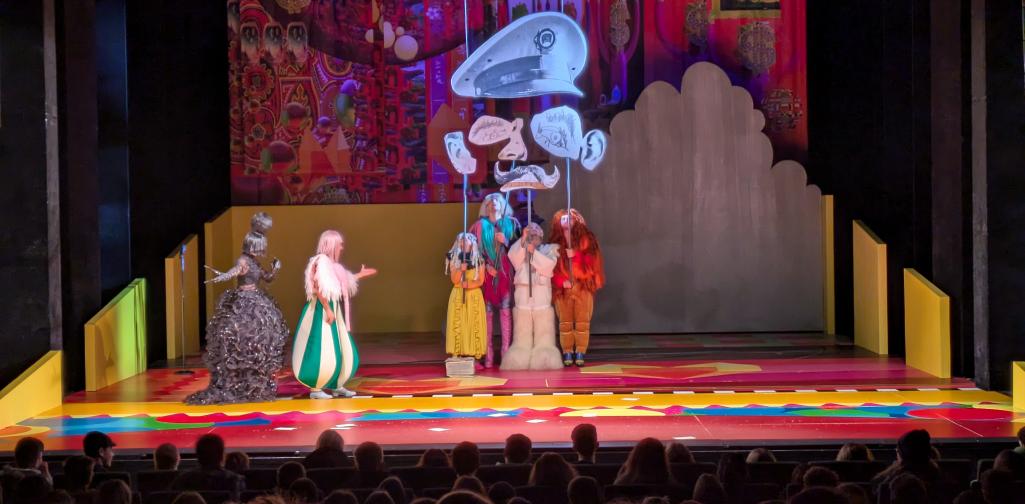 Bühne Konferenz der Tiere