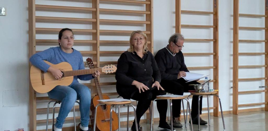 Sarah Haid, Birgit Lampert, Pfarrer Scheiring Josef